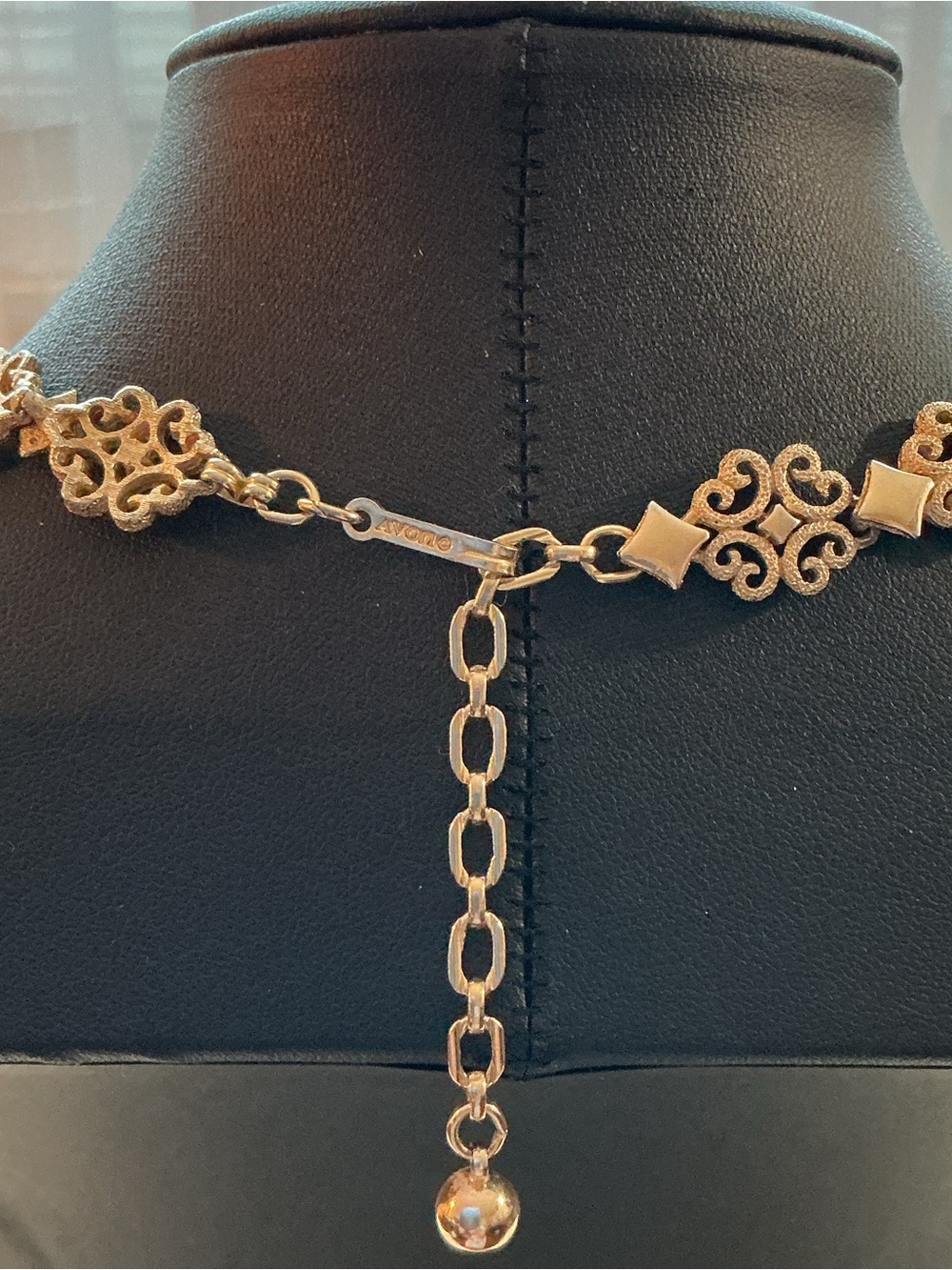 Avon Vintage 1971 “Precious Pretenders” Filigree Gold Tone Necklace and Earrings - Picture 5 of 7